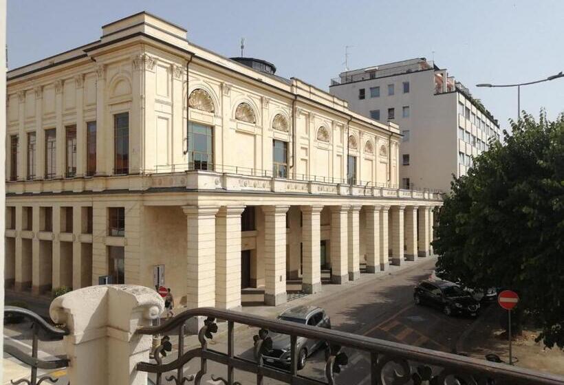 شقة غرفة واحدة, La Boqueria