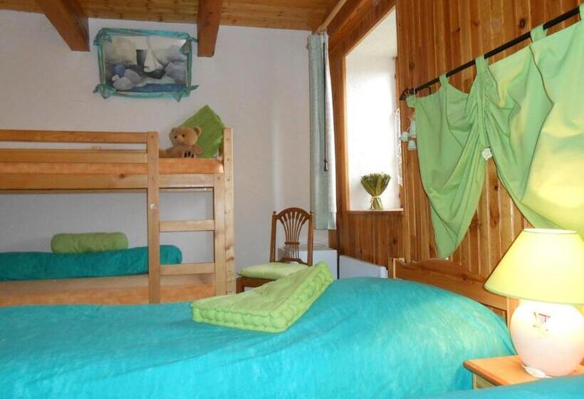 חדר משפחתי נוף לגינה, Chambre D Hôtes Myrtille