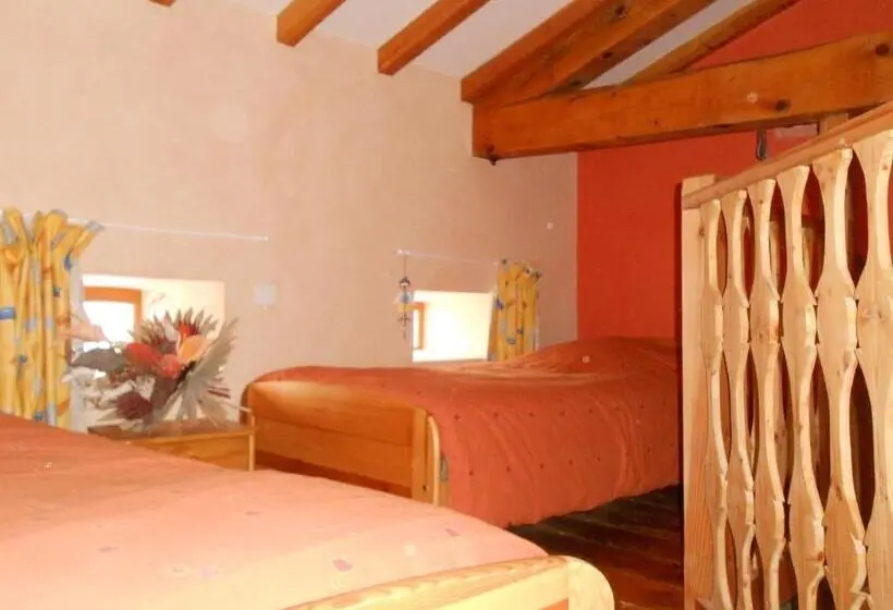 庭の見えるスタンダードトリプルルーム, Chambre D Hôtes Myrtille