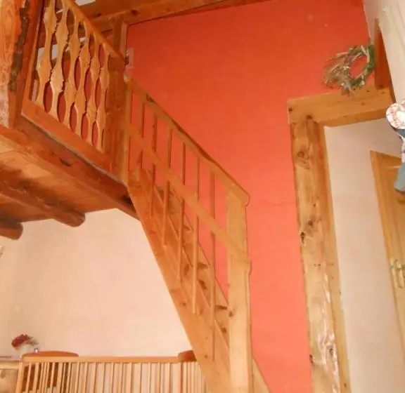 庭の見えるスタンダードトリプルルーム, Chambre D Hôtes Myrtille