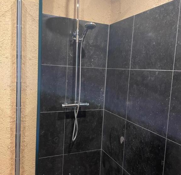 חדר סטנדרט, La Reduiste