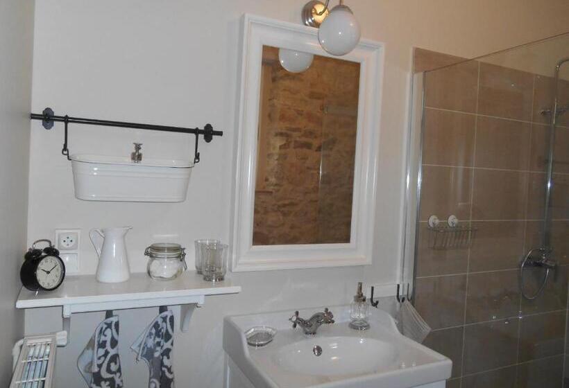 Стандартный внешний трехместный номер с ванной комнатой, Les Chambres D Hôtes Du Rouyre