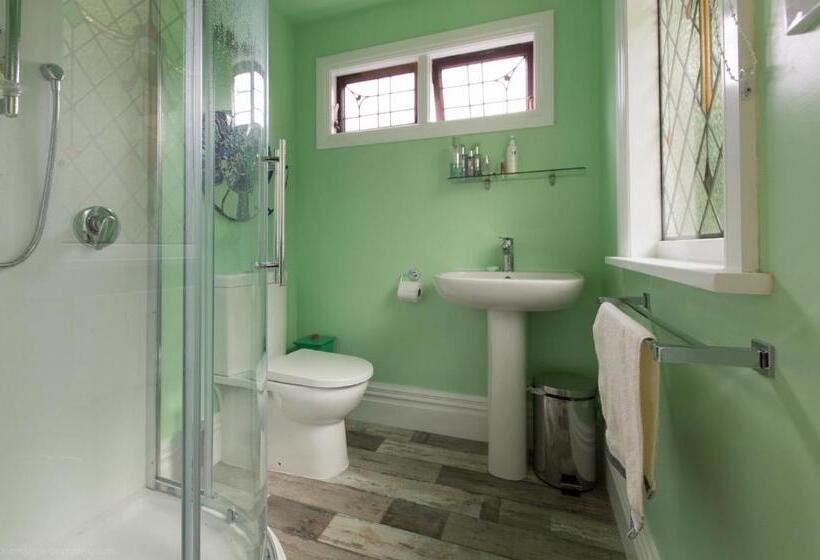 디럭스 룸, Merrybrook Studio