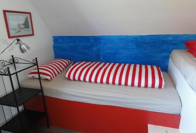 Семейный Номер, Peanuts Hostel & Meer