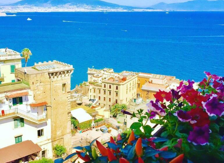 اتاق لوکس با بالکن و چشم‌انداز دریا, Casa Annamaria