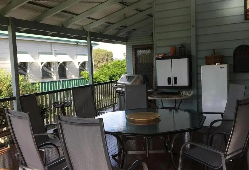 4ベッドルームハウス, Pitstop Lodge Guesthouse B&b