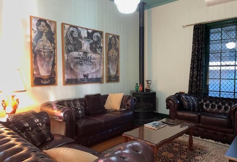 침실 4개 주택, Pitstop Lodge Guesthouse B&b