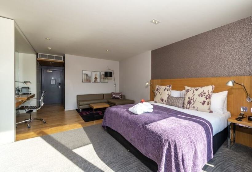 小型俱乐部套房, Apex Temple Court