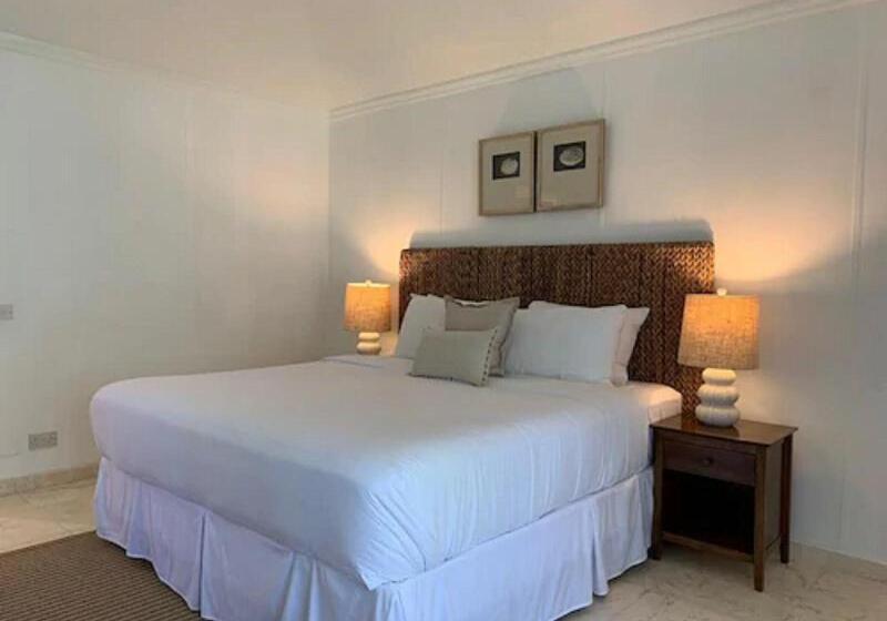 俱乐部房间, Apex Temple Court