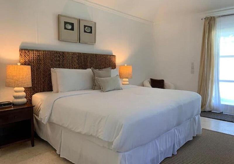 俱乐部房间, Apex Temple Court