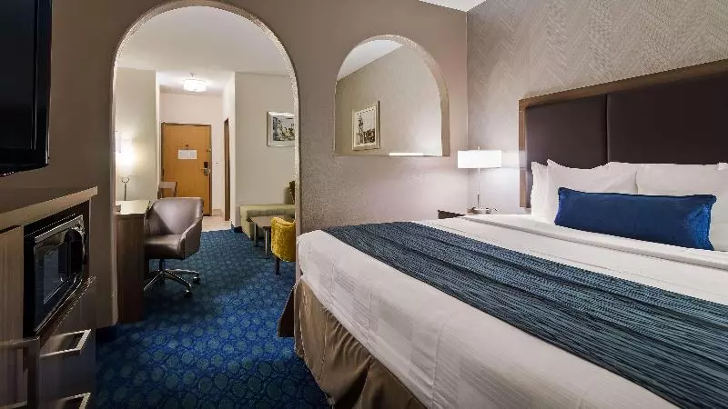 キングサイズベッドのスイートルーム, Best Western Plus Tulsa Inn & Suites