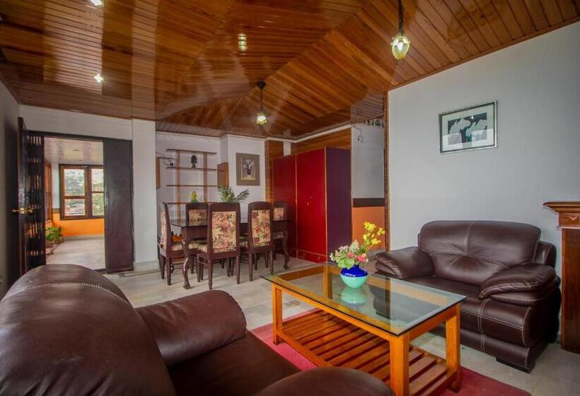 クラブルーム, Central Hill Resort Gangtok