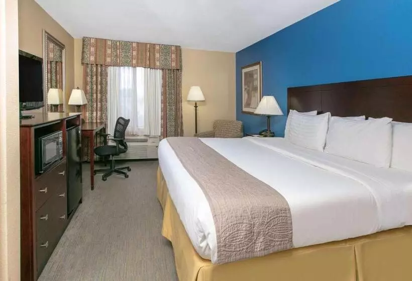 Standard-huone King-vuode, Days Inn By Wyndham Tulsa Central