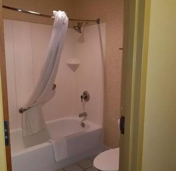 Standard-huone, Days Inn By Wyndham Tulsa Central