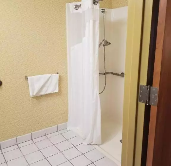 Standard-invahuone King-vuode, Days Inn By Wyndham Tulsa Central