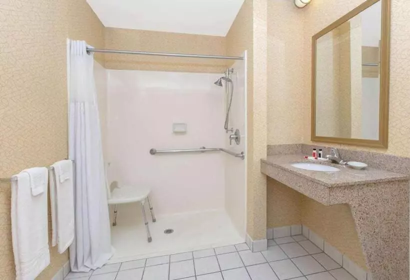 Standard-invahuone, Days Inn By Wyndham Tulsa Central
