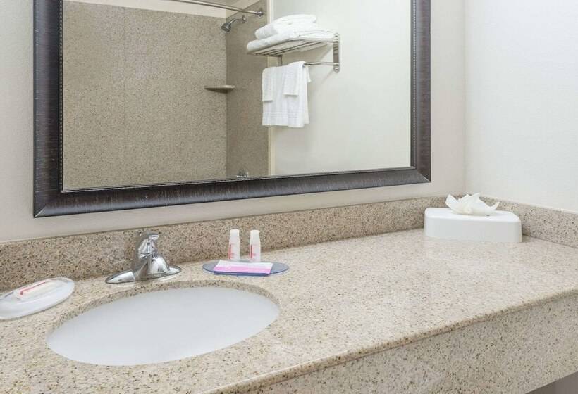 סוויטה, Holiday Inn Express Hotel And Suites Jenks, An Ihg