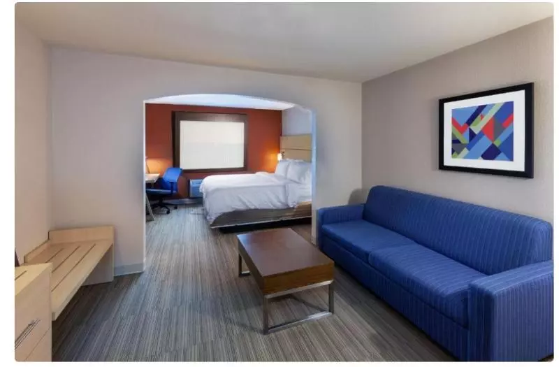 キングサイズベッドのスイートルーム, Holiday Inn Express Hotel And Suites Jenks, An Ihg