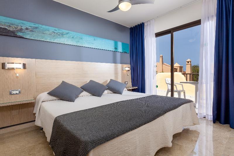 מיטת קינג בסוויטה, Holiday Inn Express Hotel And Suites Jenks, An Ihg