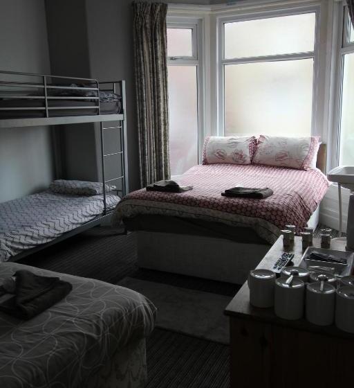 家庭房间共用浴室, Jesmond International