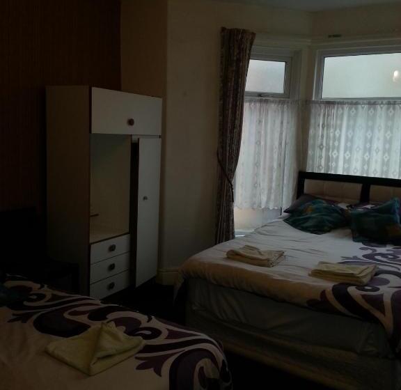 Семейный Номер Совместный Санузел, Jesmond International