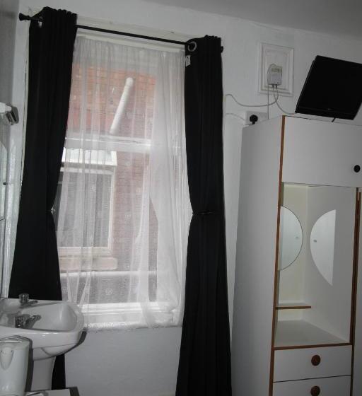 标准间, Jesmond International