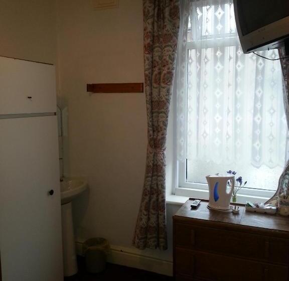 标准间, Jesmond International