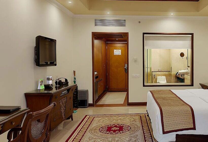 Номер Клуб, Mayfair Lagoon