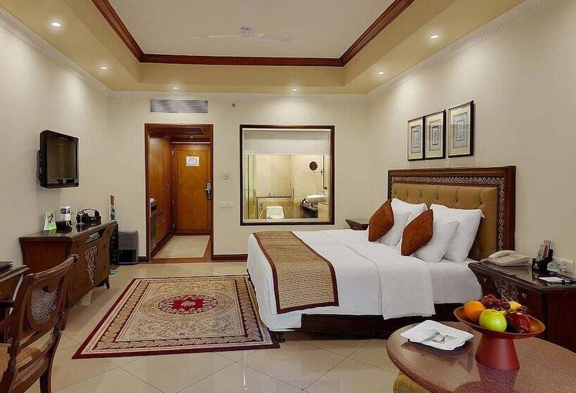 Номер Клуб, Mayfair Lagoon