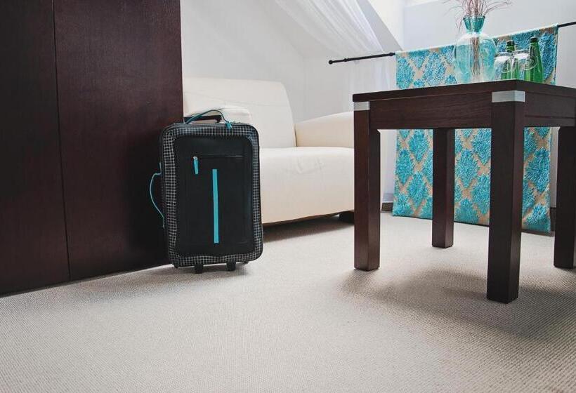 اتاق استاندارد, Pod Lwem