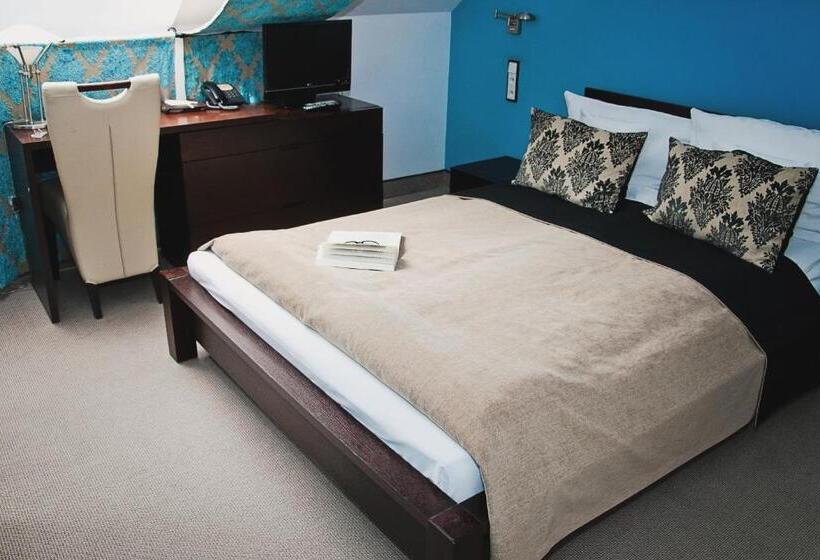 اتاق استاندارد, Pod Lwem