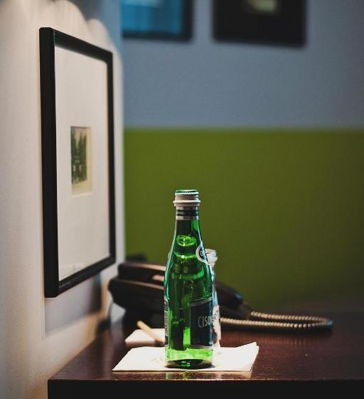 اتاق اکونومی یک تخته, Pod Lwem