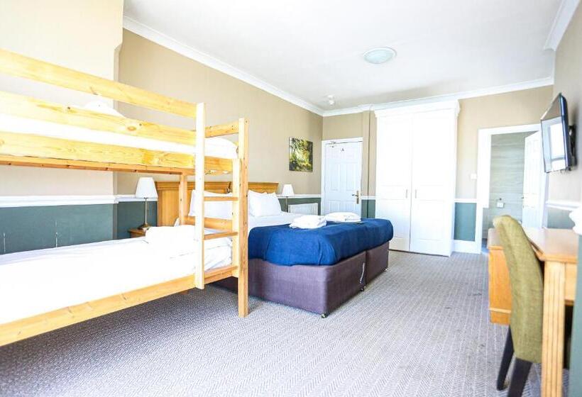 חדר משפחתי נוף לים, The Wellington