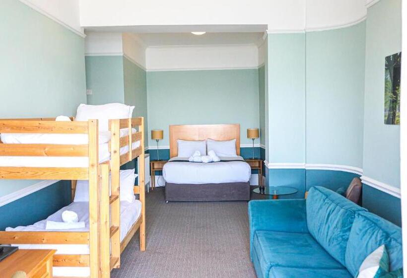 חדר משפחתי, The Wellington