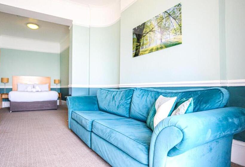 חדר משפחתי, The Wellington