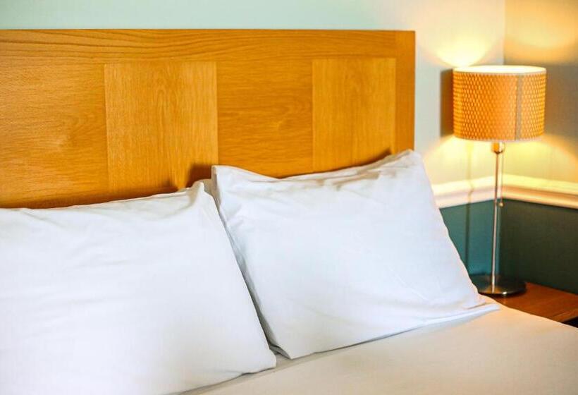 חדר משפחתי, The Wellington