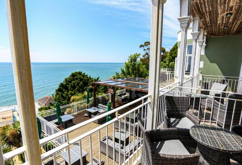 חדר משפחתי, The Wellington