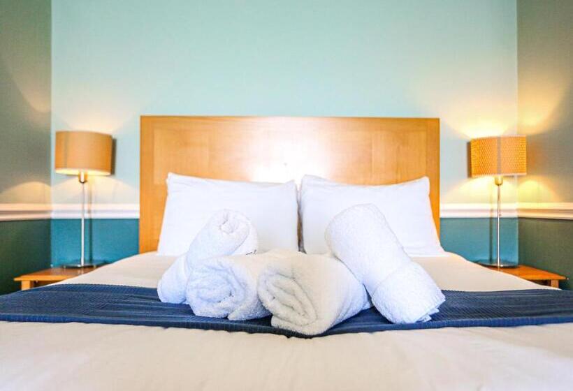 חדר משפחתי, The Wellington