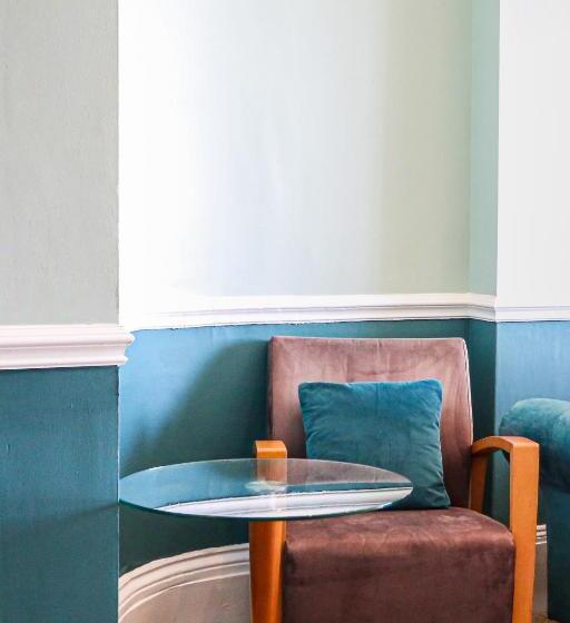 חדר משפחתי, The Wellington