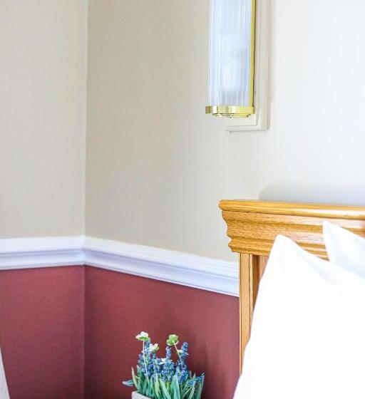 חדר אקונומי, The Wellington