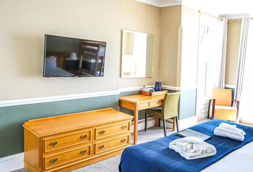 חדר משפחתי נוף לים, The Wellington