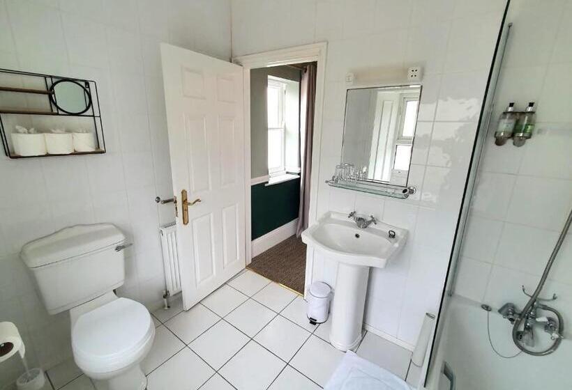 חדר משפחתי נוף לים, The Wellington