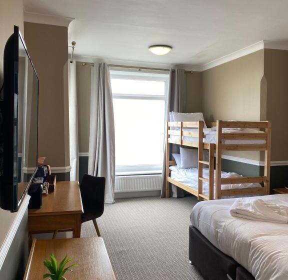 חדר משפחתי נוף לים, The Wellington