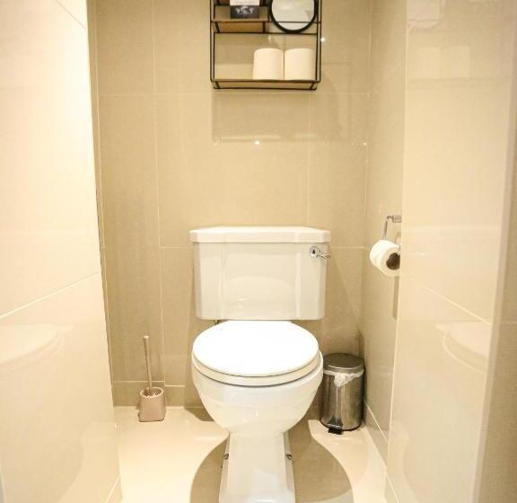 חדר דלוקס עם מרפסת נוף לים, The Wellington