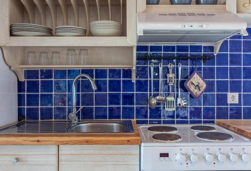 2 Bedroom Family Apartment Sea View, Thea Home