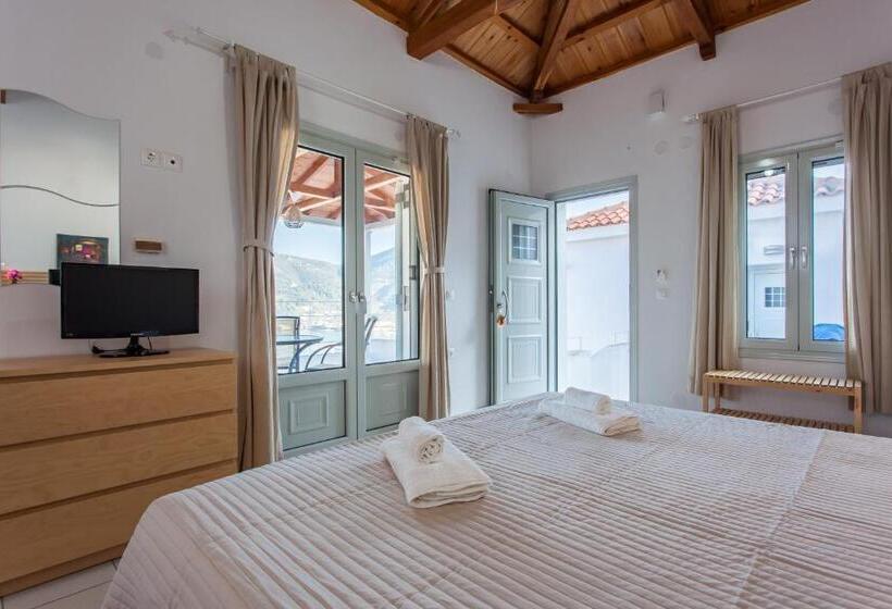 Family studio with sea view, Thea Home