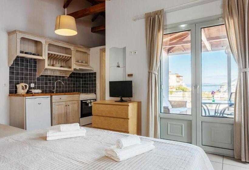 Family studio with sea view, Thea Home