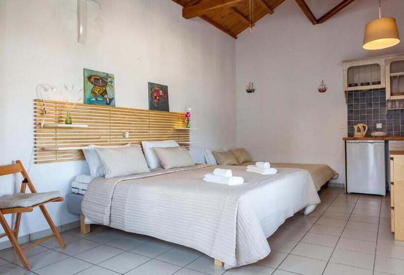 Family studio with sea view, Thea Home