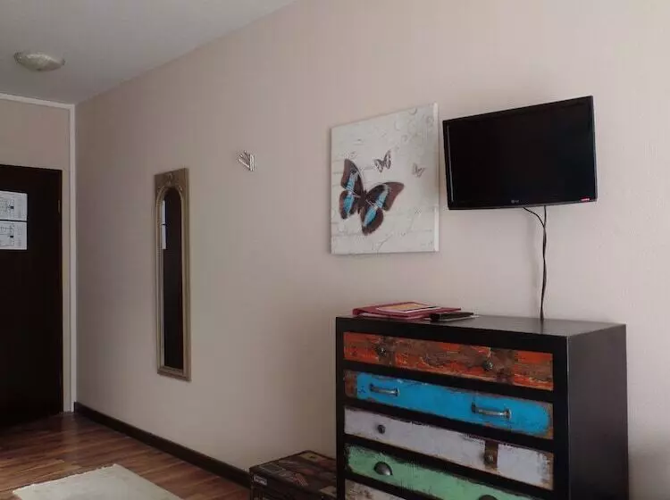 اتاق استاندارد یک نفره, Toy