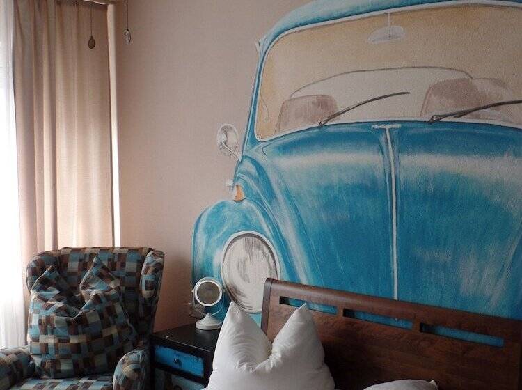 标准单人间, Toy